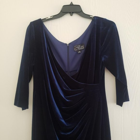Alex Evenings Women's Long 3/4 Sleeve Velvet Dress - Picture 5 of 8